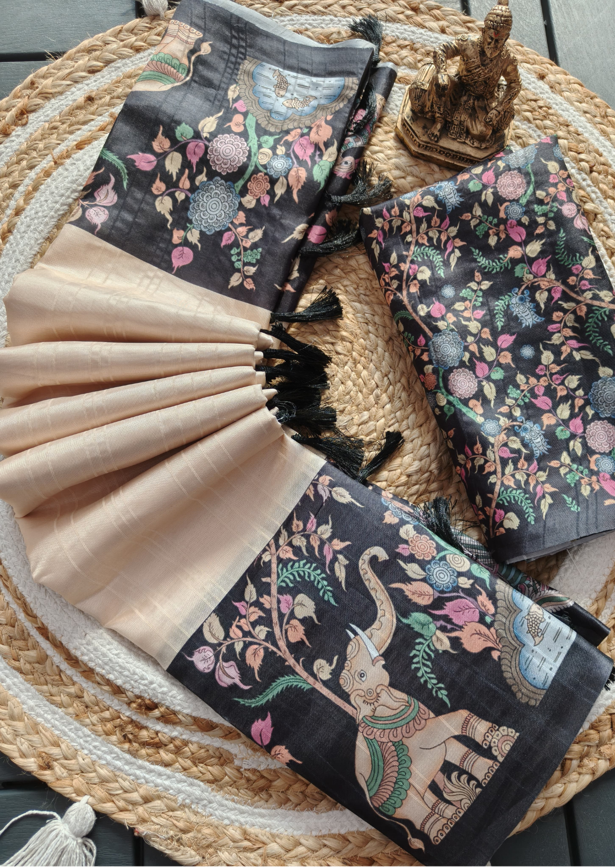 हैंडलूम टसर सिल्क गजराज चित्रकला डिजिटल प्रिंट साड़ी