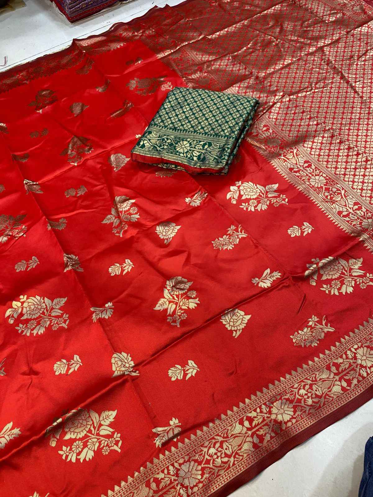 sindoori rang soft silk jacquard saree - yooneck