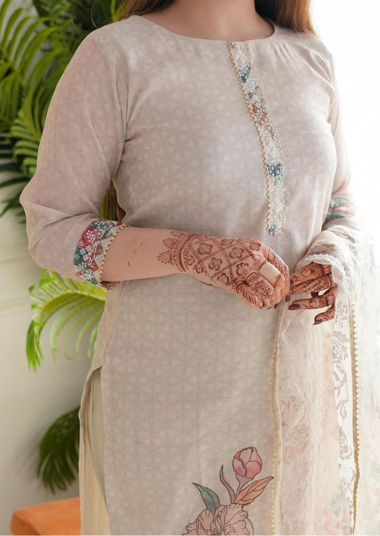 ऑफ-व्हाइट एलिगेंट प्रिंटेड लिलन कॉटन सूट सेट