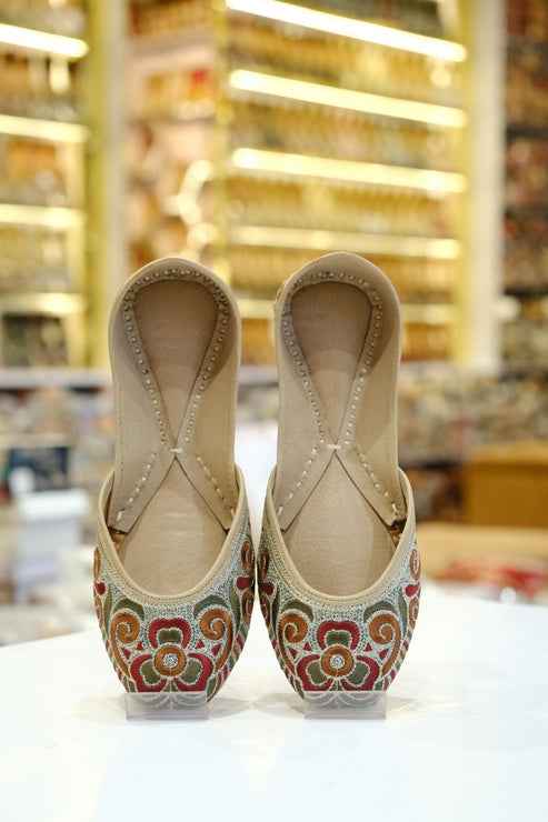 gulnaar beige classic embroidered jutti - yooneck