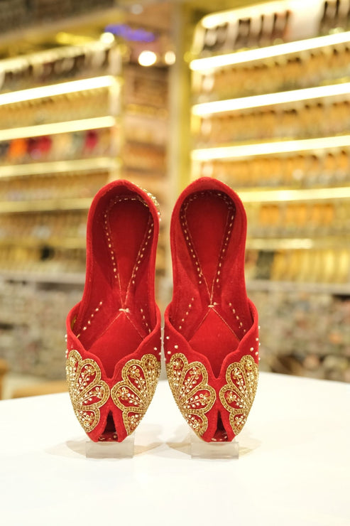 laal shehzaadi bridal embroidered jutti