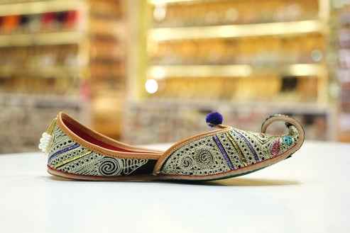 rangmahal tassel festive jutti - yooneck