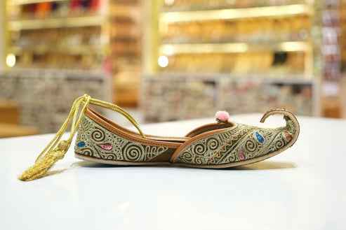 shehzaadi tie-up heritage jutti - yooneck