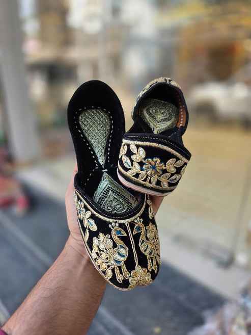 morbagh noir embroidered jutti - yooneck