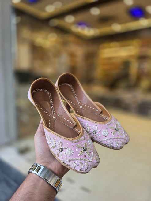 gulrooh blush embroidered jutti & clutch set - yooneck