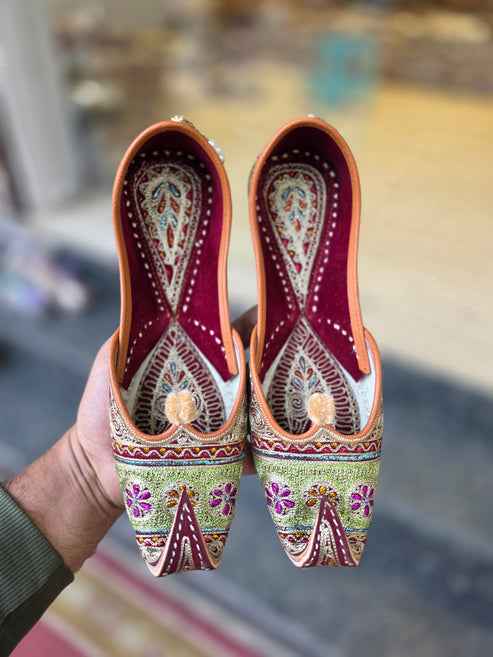 rangrez pearl tassel embroidered jutti - yooneck