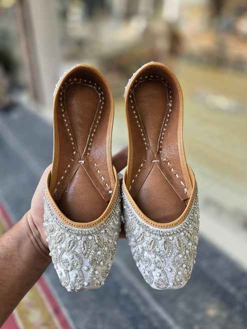 noor-e-ivory pearl embellished jutti - yooneck