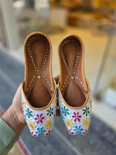 phoolvati white festive jutti - yooneck