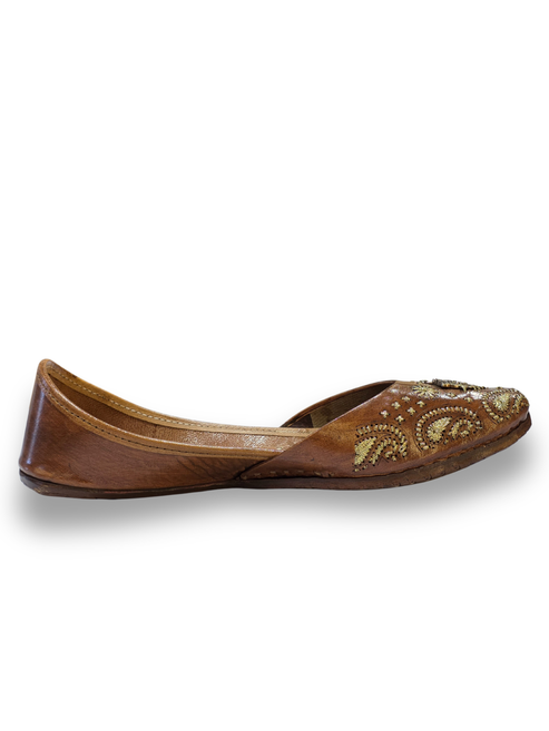 नूर-ए-ज़री हस्तनिर्मित भूरी जूती