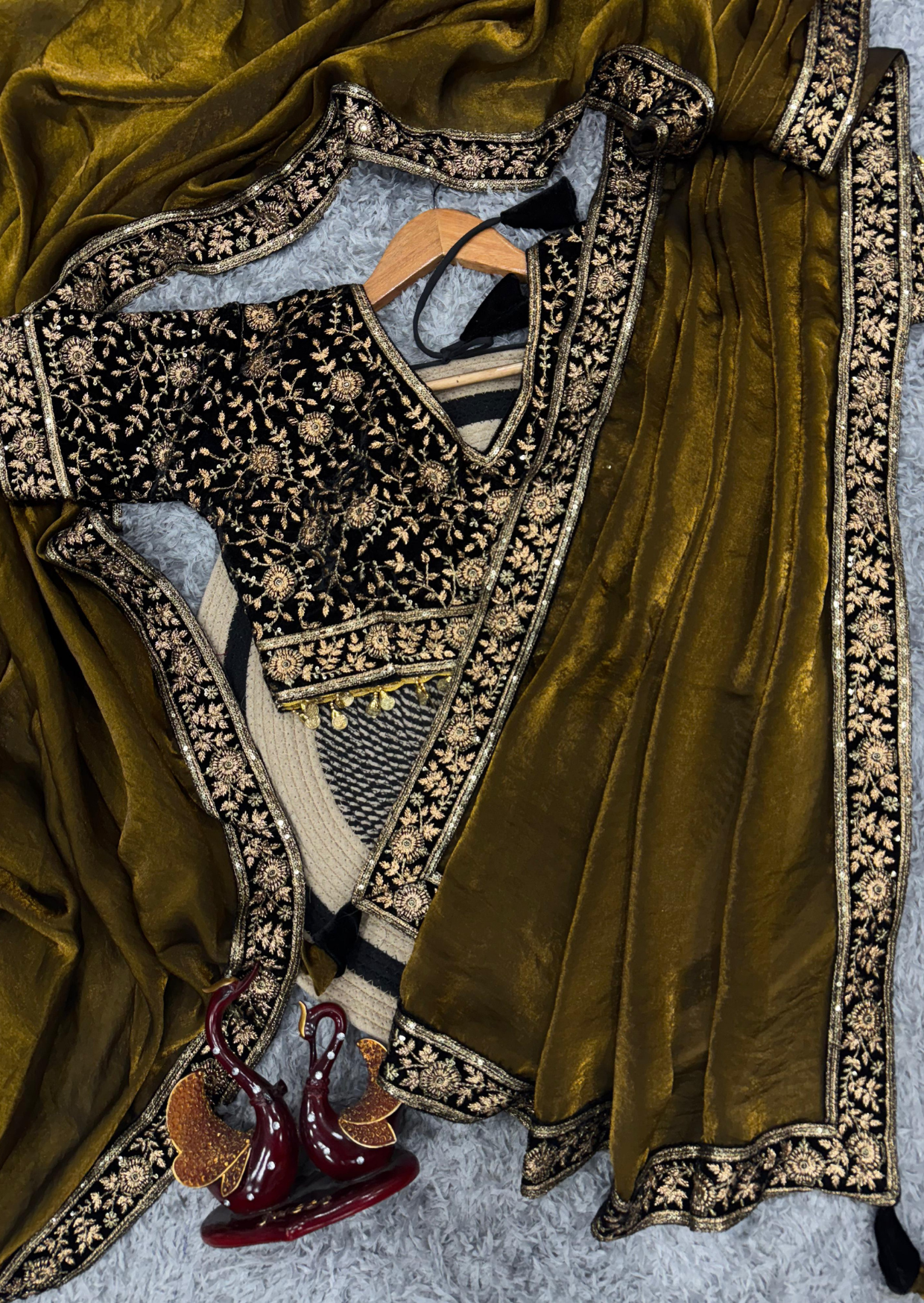 noor-e-zehra space silk saree set