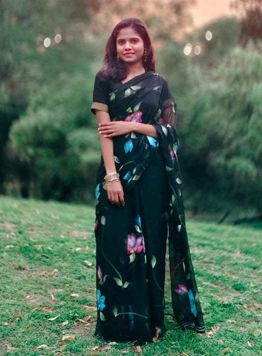 Shyama Handpainted Chiffon Saree - Yooneck