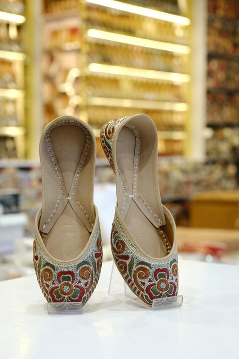 Gulnaar Beige Classic Embroidered Jutti