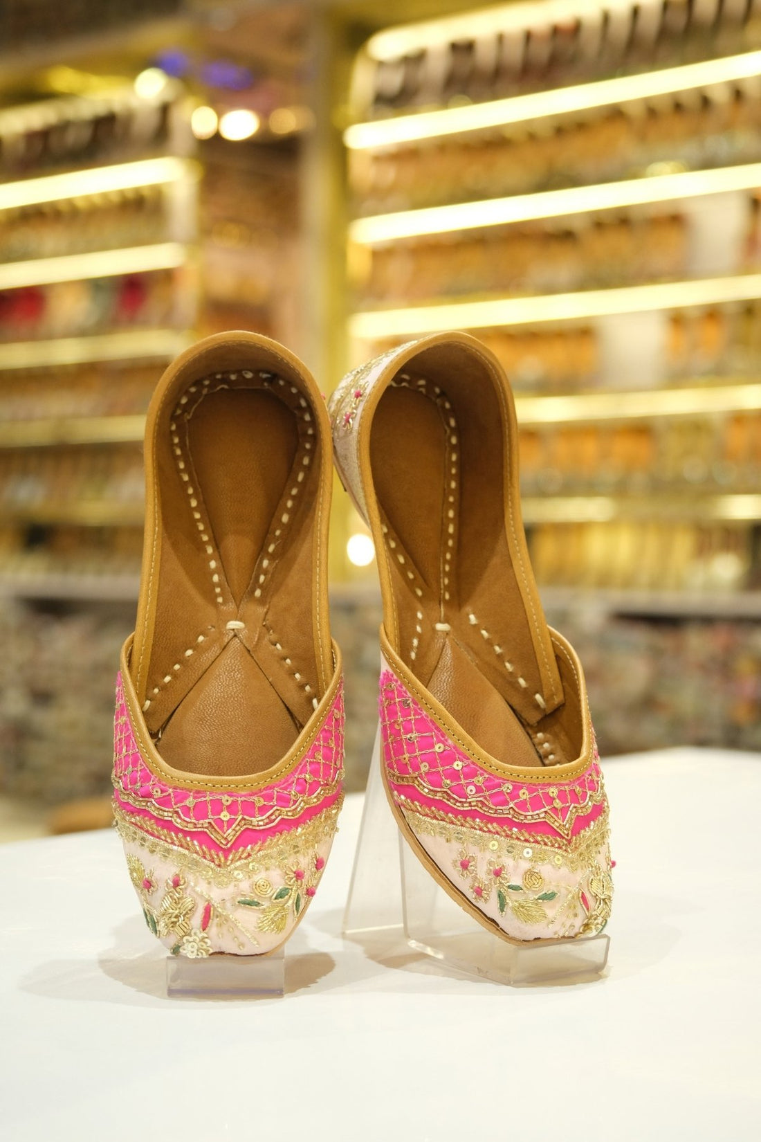 गुलनार रानी उत्सव जूती