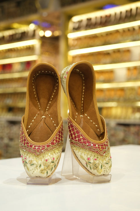 Gulrooh Ivory Festive Jutti