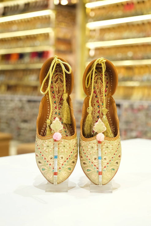 राजकुमारी टैसल टाई ब्राइडल जूती