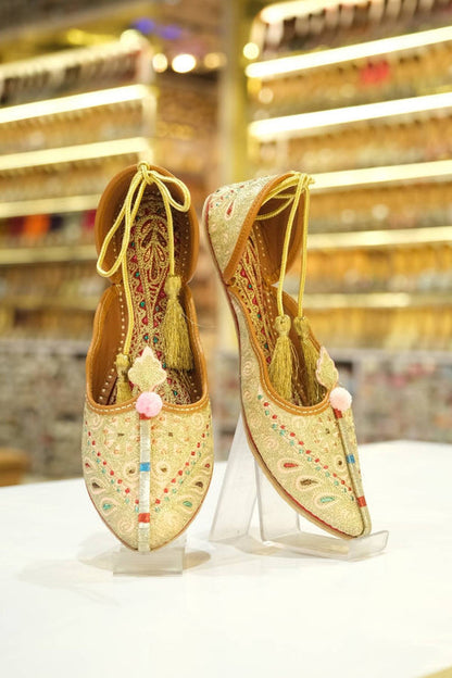 राजकुमारी टैसल टाई ब्राइडल जूती