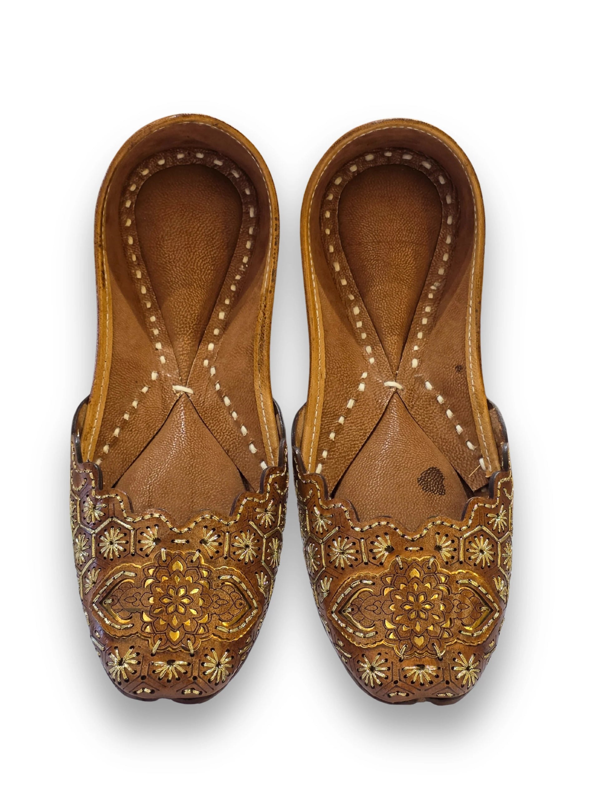 Aranya Hand Carved Leather Jutti - Yooneck