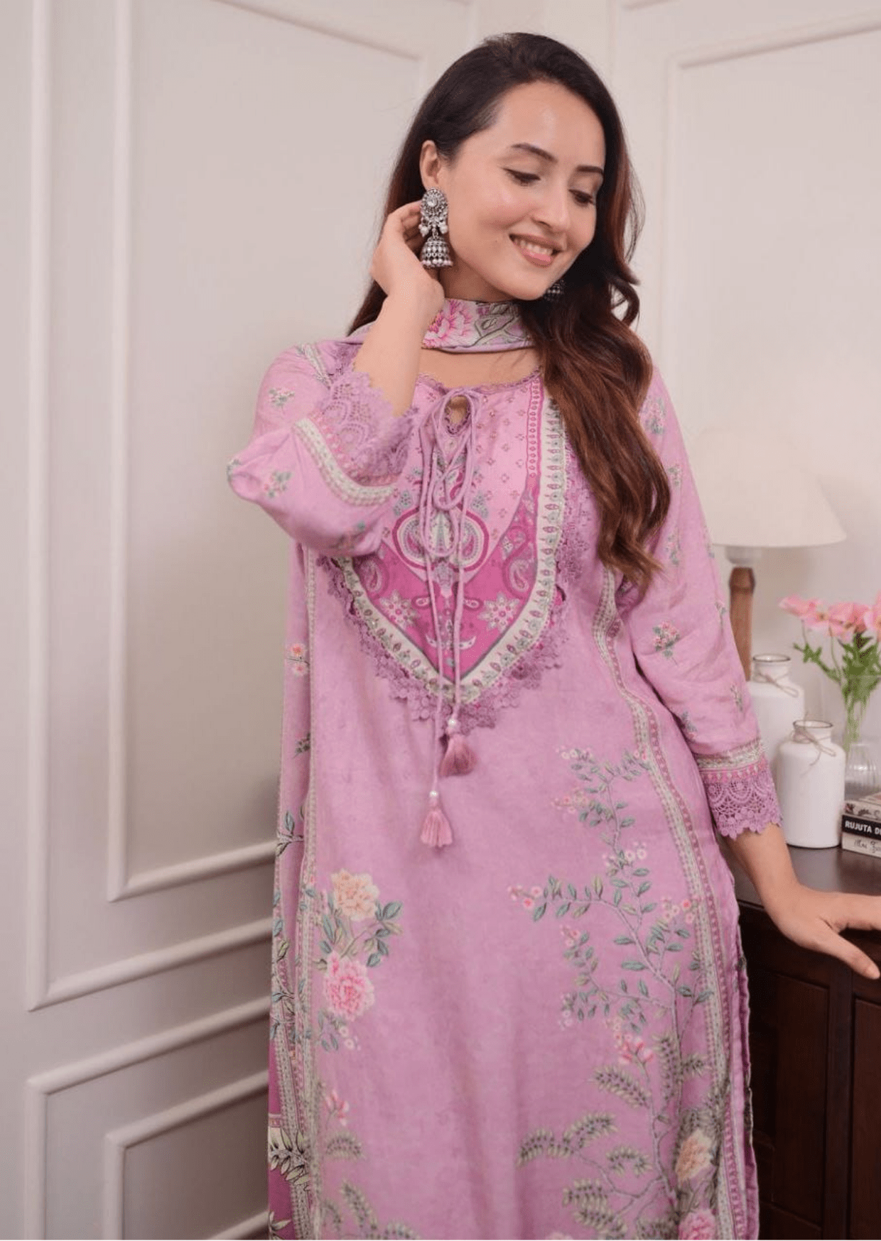 Lilac Muslin Digital Print Hand - Embroidered Pakistani Suit Set - Yooneck