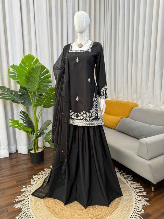 Noir Pearl Elegance Crepe Set - Yooneck