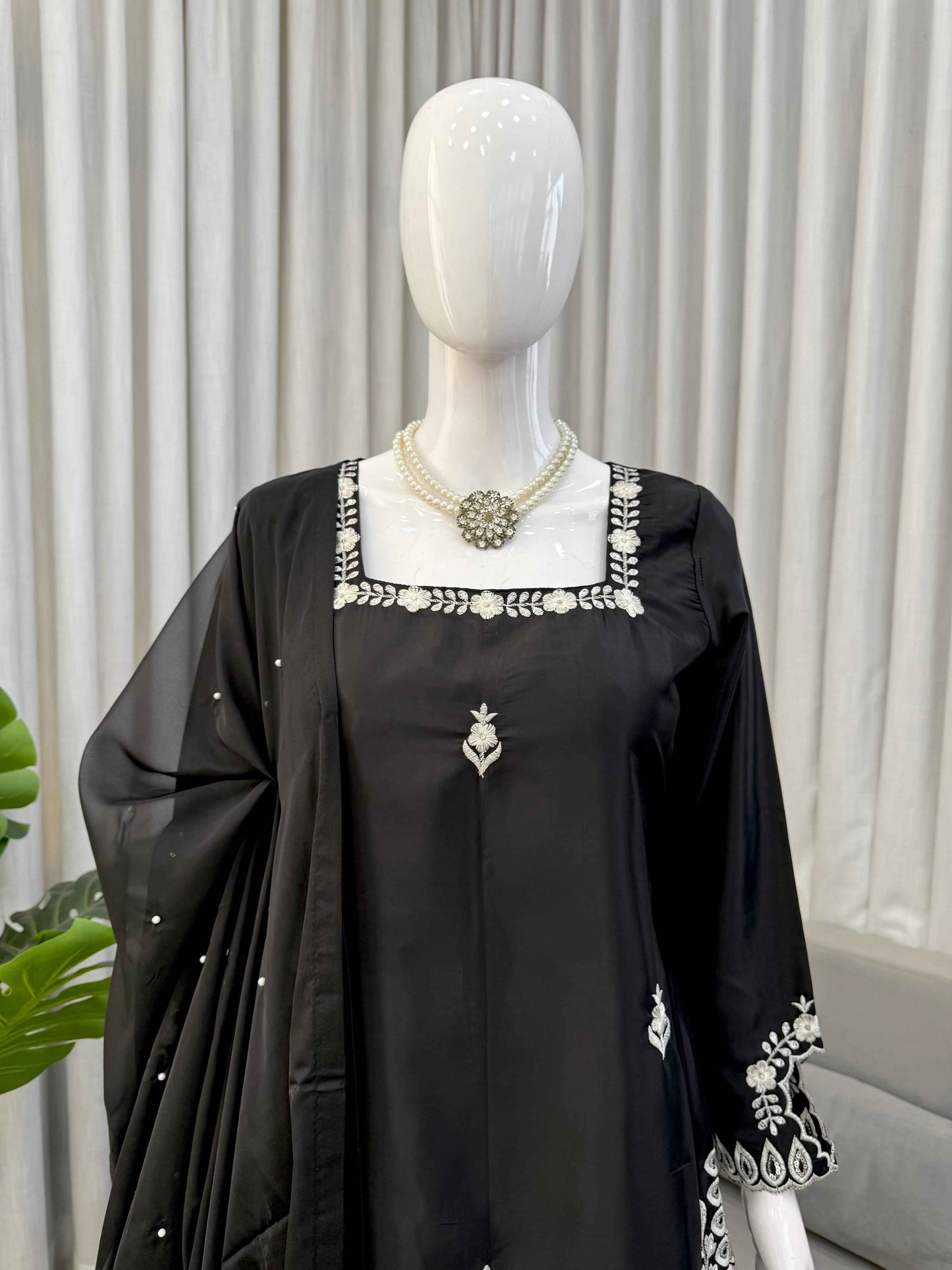 noir pearl elegance crepe set - yooneck