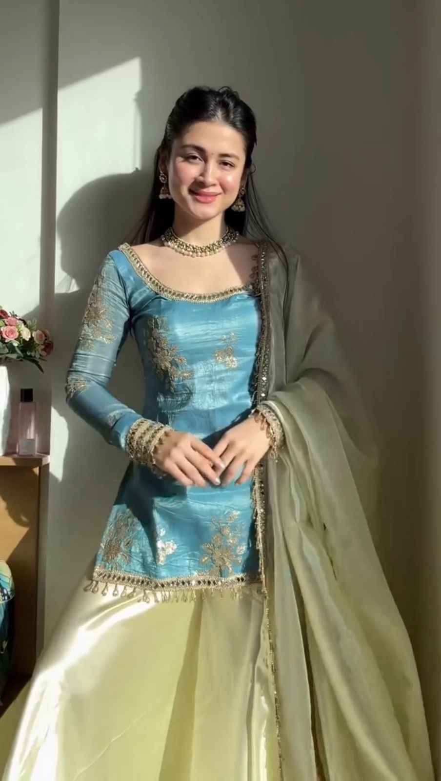 Noor-e-Aab Fendy Silk Mirror Set - Yooneck