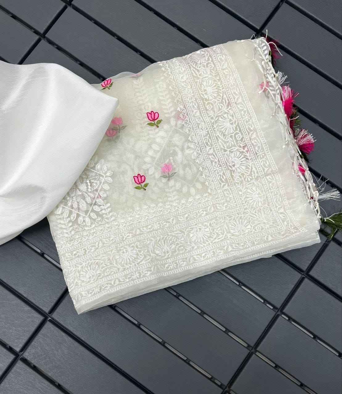 Noor-e-Kamal Lucknowi Embroidered Pure Organza Saree with Satin Silk Blouse - Yooneck