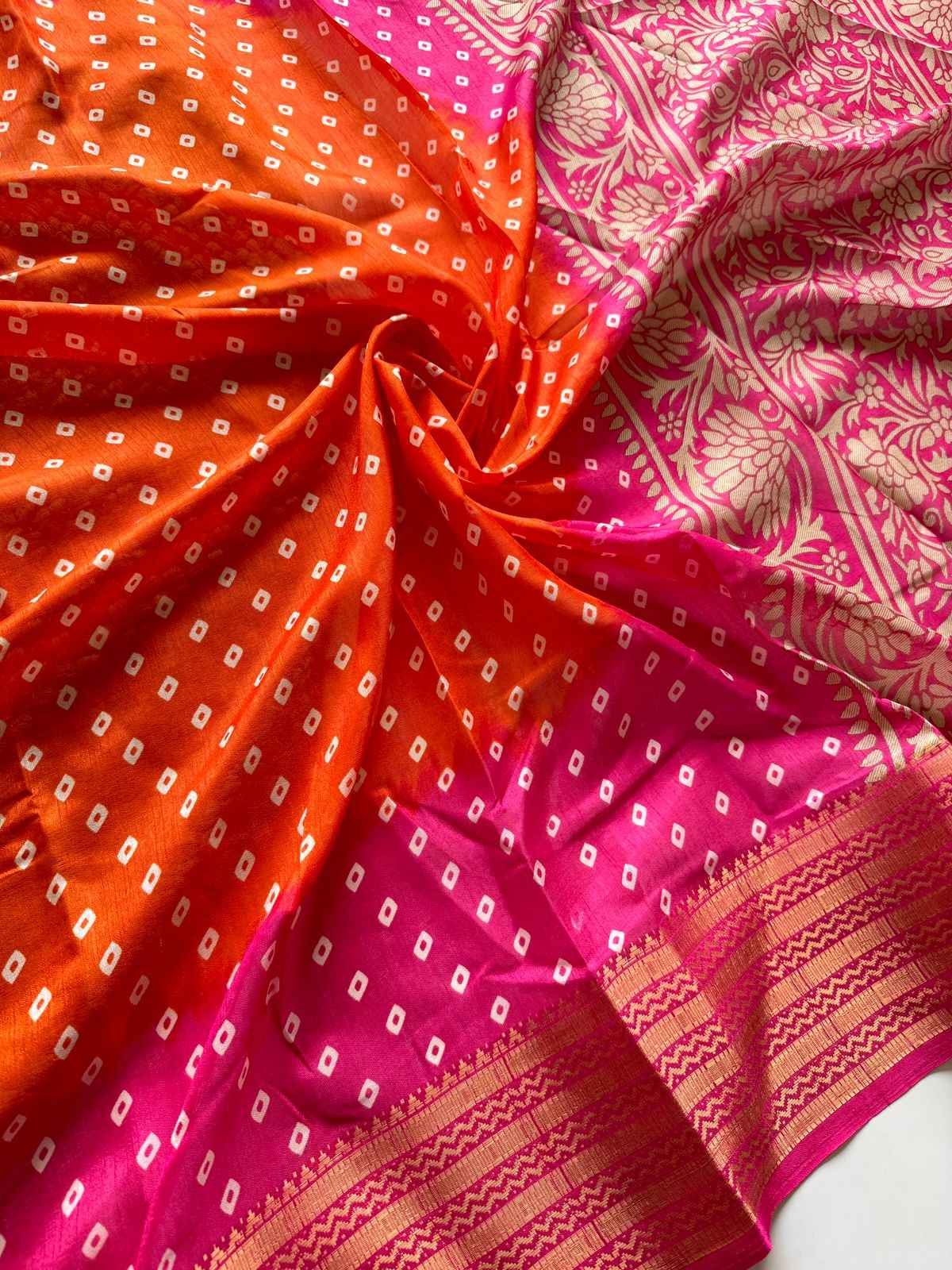 Padmavati Bandhani Dolla Silk Saree - Yooneck