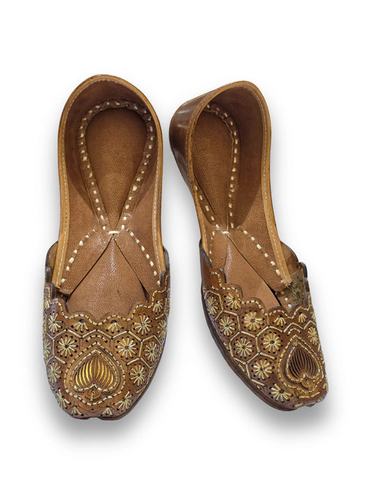 Pushpa Hand - Carved Leather Jutti - Yooneck