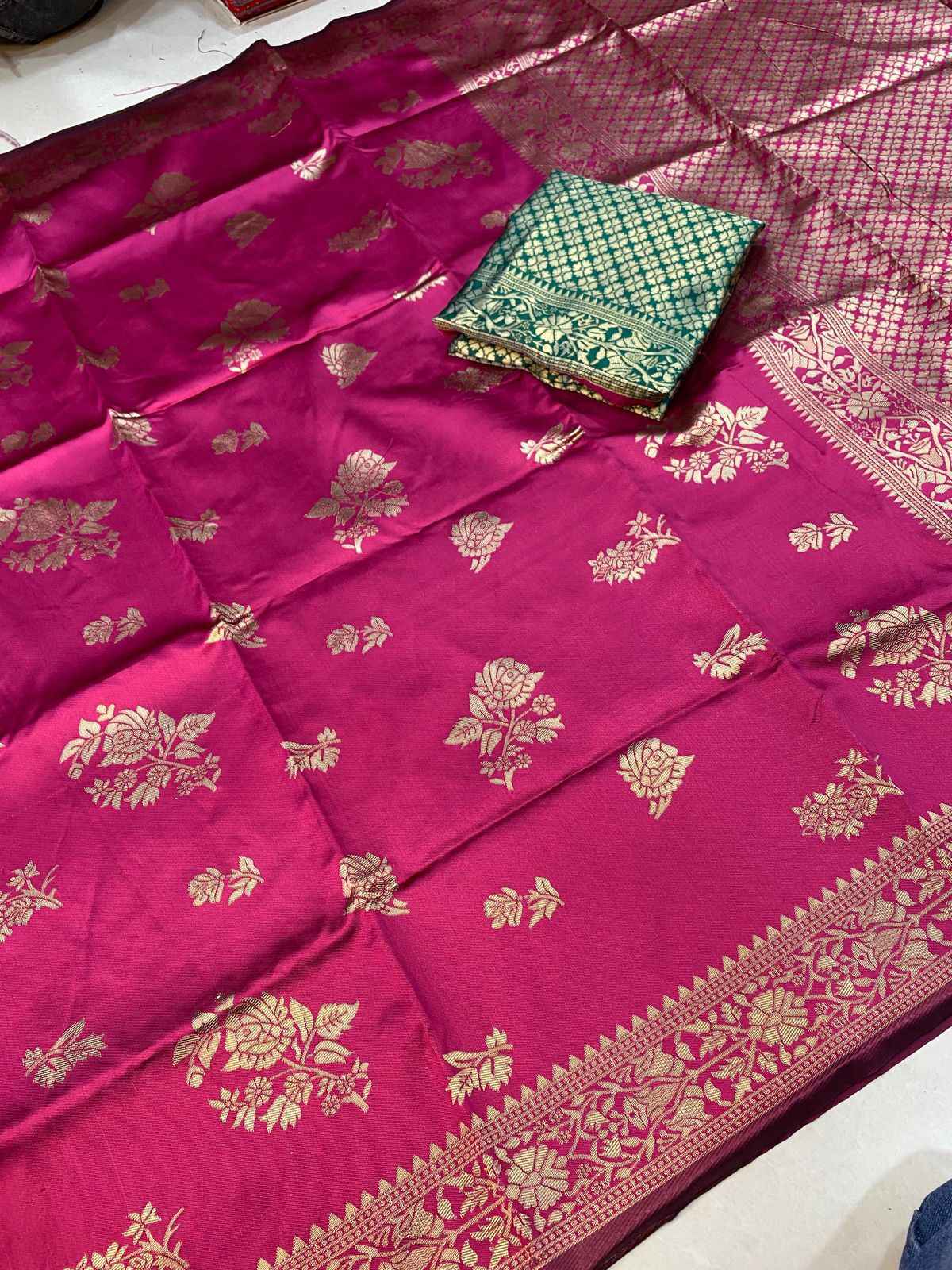 Rani Vaibhav Soft Silk Jacquard Saree - Yooneck