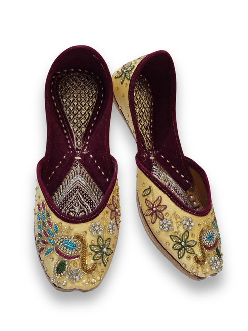 Gulbahar Embroidered Festive Jutti