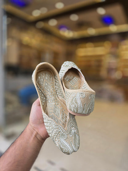 Aabroo Sage Zari Embroidered Jutti