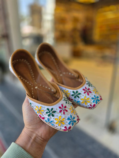 Phoolvati White Festive Jutti