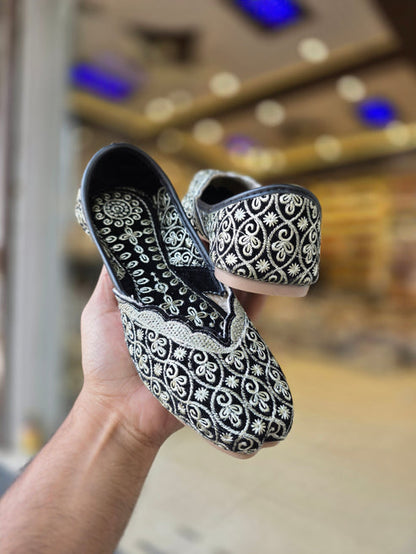 Noorika Noir Silver Embroidered Jutti