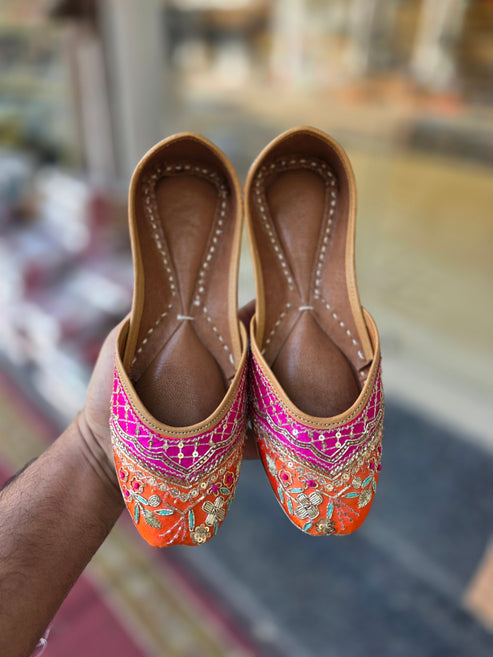 केसरिया रानी उत्सव जूती