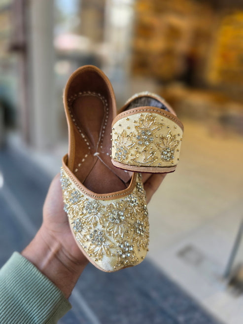 Shehnoor Crystal Bloom Bridal Jutti