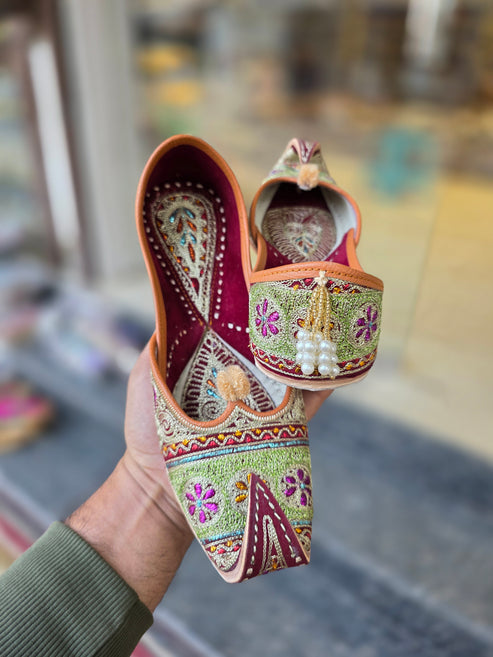 Rangrez Pearl Tassel Embroidered Jutti