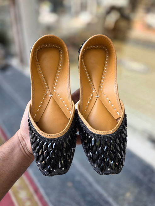 नोयर क्रिस्टल लक्स जूती