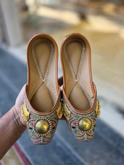 sheeshkundan royale bridal jutti