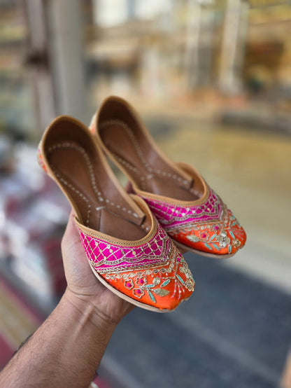 केसरिया रानी उत्सव जूती