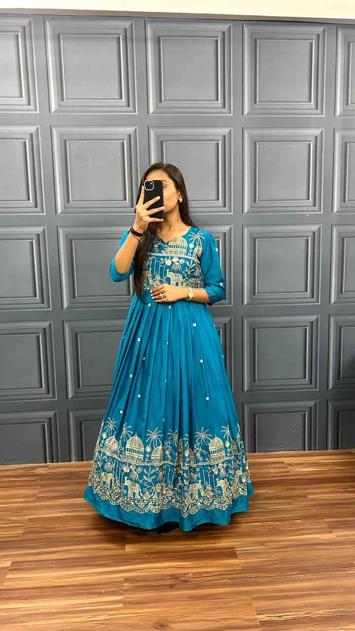 Saanvi Teal Heritage Gown - Yooneck