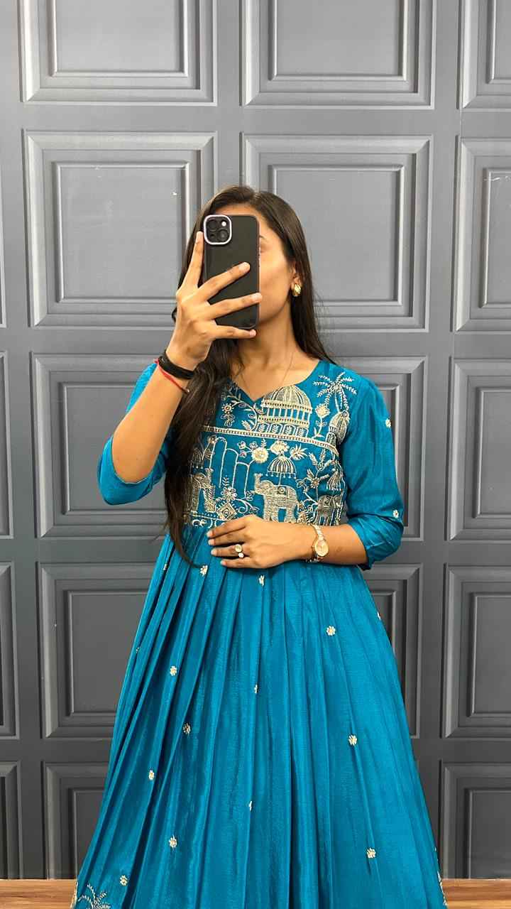 Saanvi Teal Heritage Gown - Yooneck
