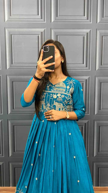 Saanvi Teal Heritage Gown - Yooneck