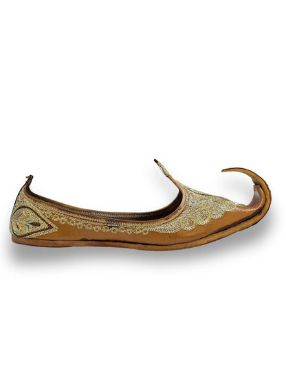 Suvarna Heritage Embroidered Leather Jutti - Yooneck
