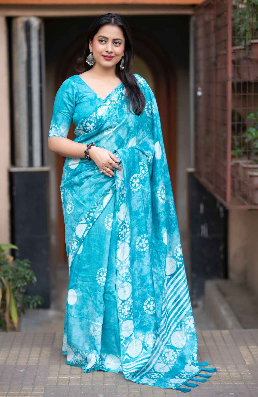 Vaidehi Hand Batik Chanderi Cotton Saree - Yooneck